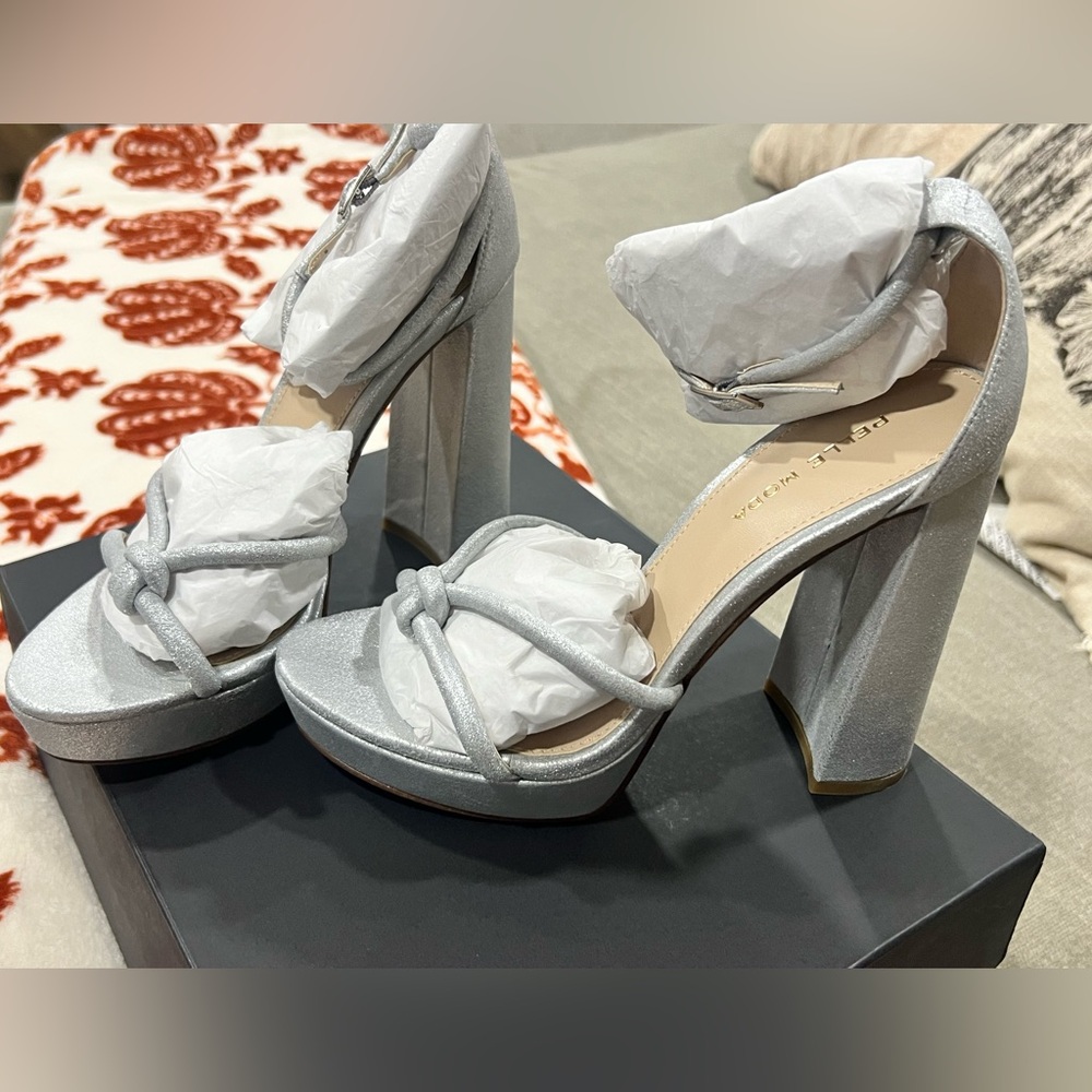 NWT Pelle Moda Heels